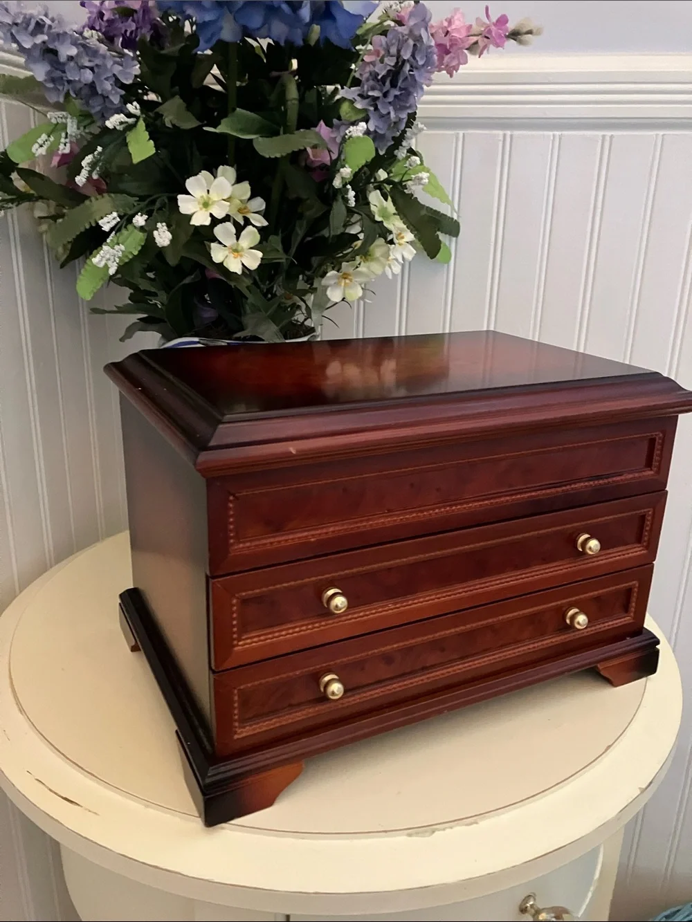Beautiful Mahogany Jewelry Box With 2 Drawers & Top With Conpartments
